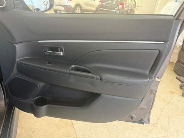 mitsubishi-asx-diesel-2011-big-9