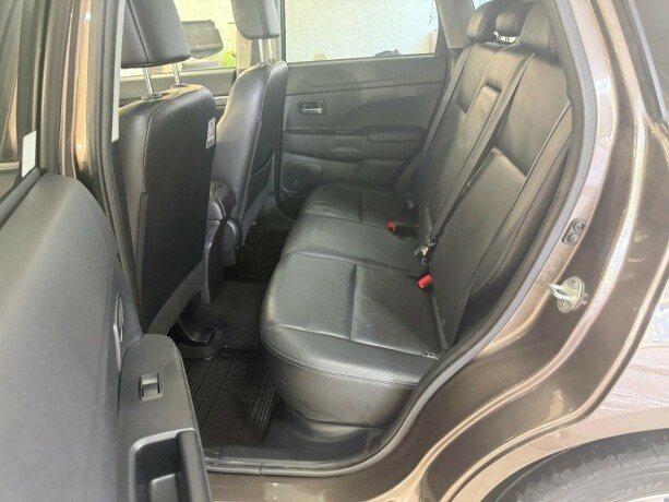 mitsubishi-asx-diesel-2011-big-17
