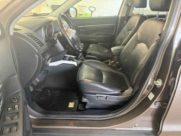 mitsubishi-asx-diesel-2011-big-18