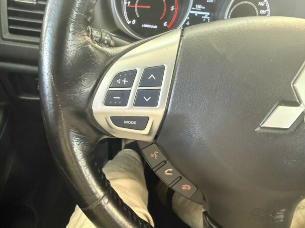 mitsubishi-asx-diesel-2011-big-23