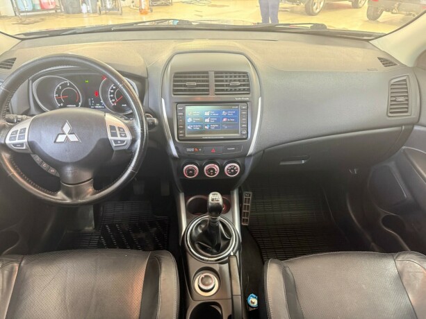 mitsubishi-asx-diesel-2011-big-16