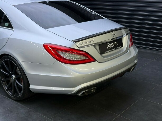 mercedes-benz-cls63-bensin-2011-big-10