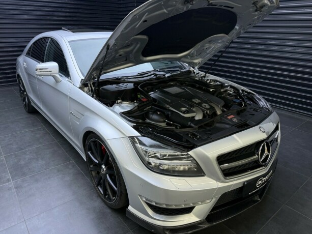 mercedes-benz-cls63-bensin-2011-big-16