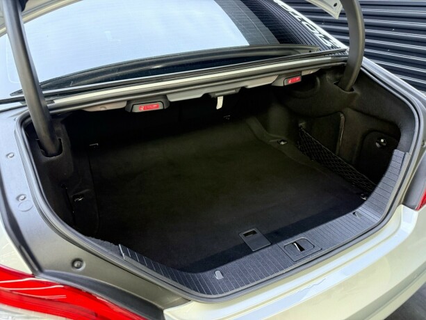 mercedes-benz-cls63-bensin-2011-big-51