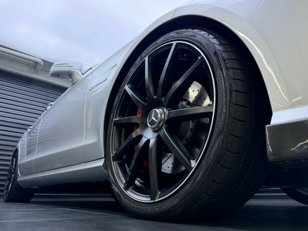 mercedes-benz-cls63-bensin-2011-big-14