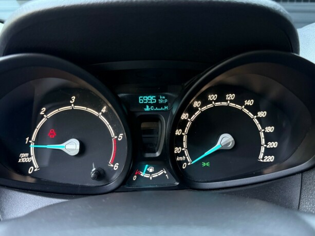 ford-transit-courier-diesel-2019-big-11