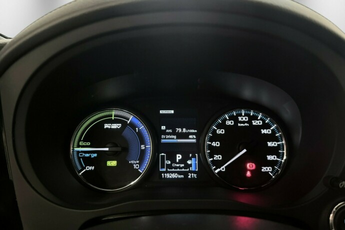 mitsubishi-outlander-elektrisitetbensin-2020-big-18
