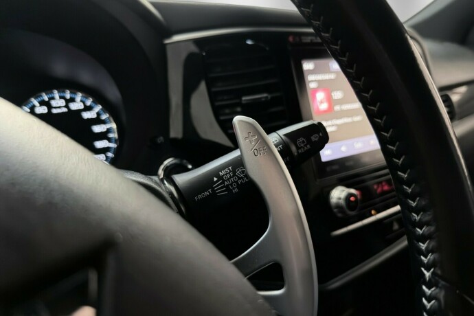 mitsubishi-outlander-elektrisitetbensin-2020-big-12