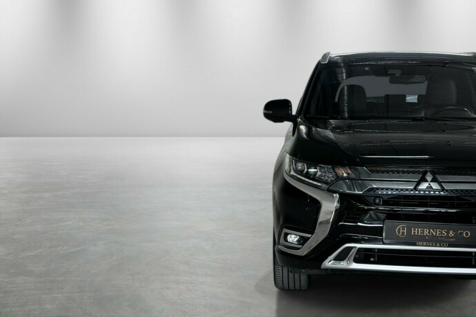 mitsubishi-outlander-elektrisitetbensin-2020-big-3