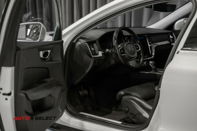 volvo-v60-cross-country-diesel-2020-big-23