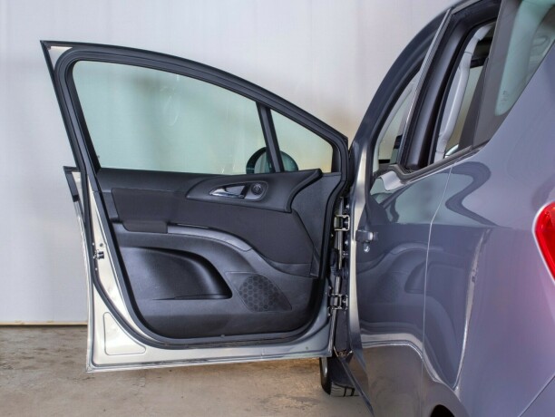 opel-meriva-diesel-2011-big-19