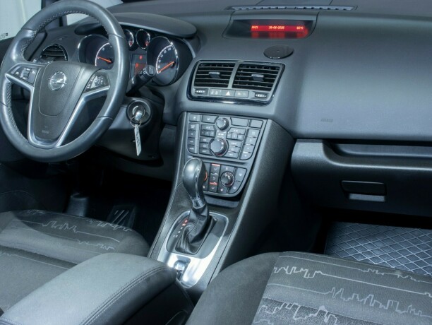 opel-meriva-diesel-2011-big-16
