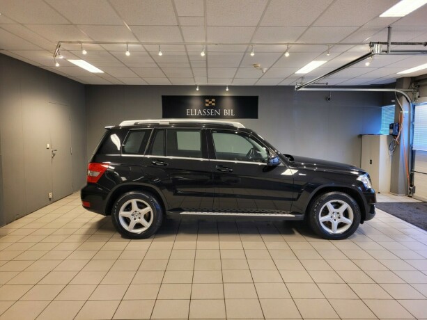 mercedes-benz-glk220-diesel-2011-big-3