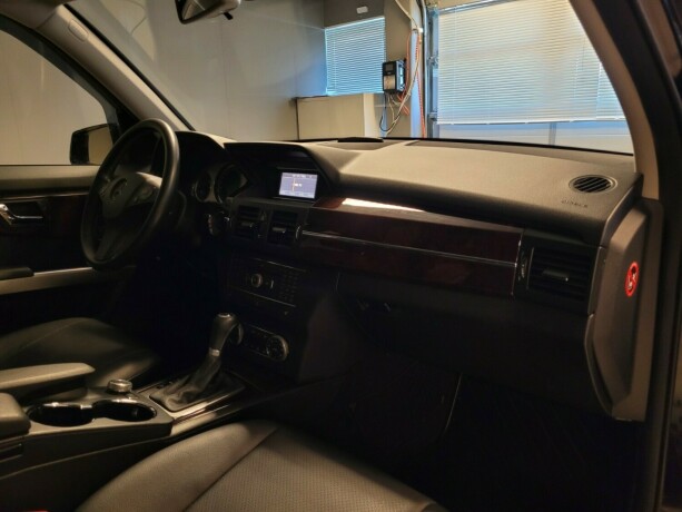 mercedes-benz-glk220-diesel-2011-big-11