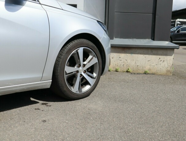 peugeot-308-diesel-2014-big-17