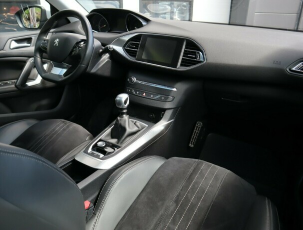 peugeot-308-diesel-2014-big-10