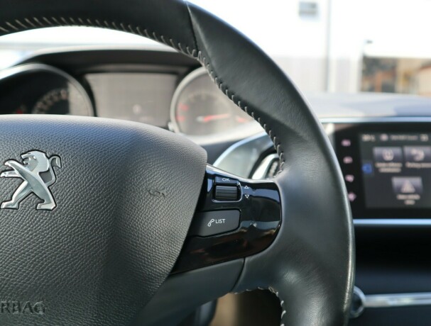 peugeot-308-diesel-2014-big-15
