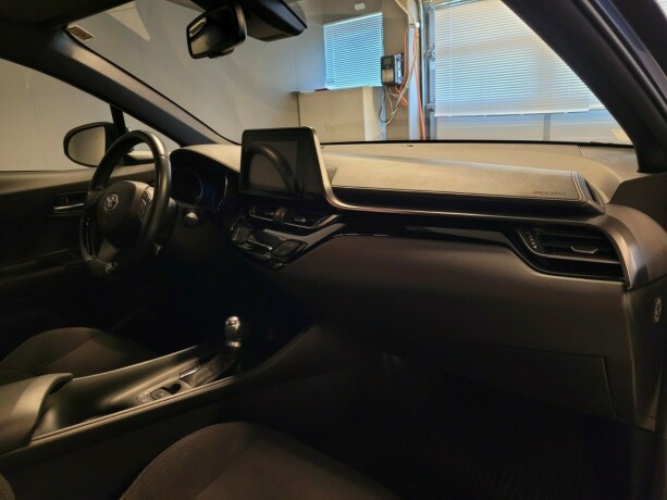 toyota-c-hr-elektrisitetbensin-2018-big-12