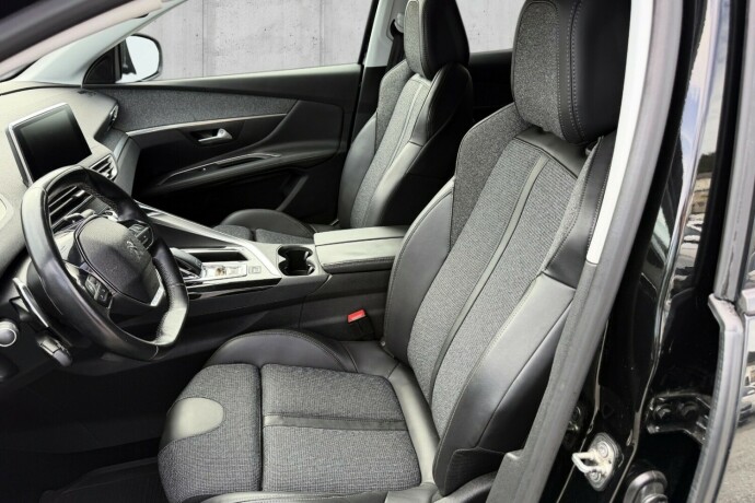 peugeot-3008-bensin-2018-big-12