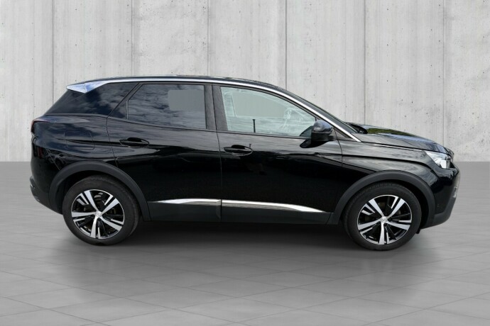 peugeot-3008-bensin-2018-big-3