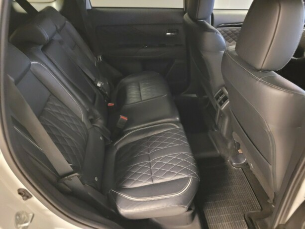 mitsubishi-outlander-plug-in-petrol-2019-big-16