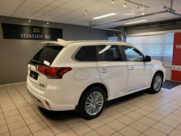 mitsubishi-outlander-plug-in-petrol-2019-big-4