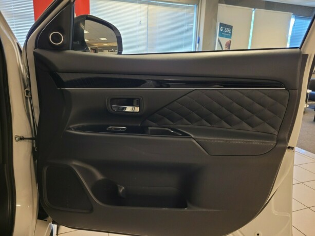 mitsubishi-outlander-plug-in-petrol-2019-big-13
