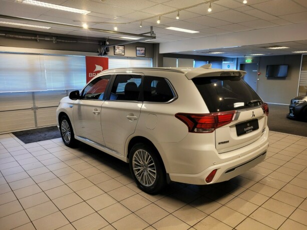 mitsubishi-outlander-plug-in-petrol-2019-big-6