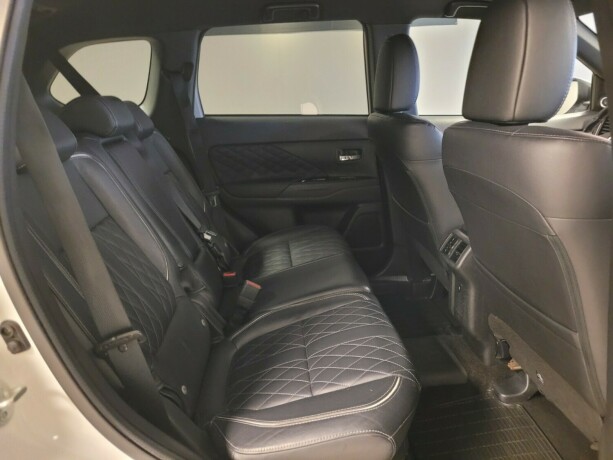 mitsubishi-outlander-plug-in-petrol-2019-big-15