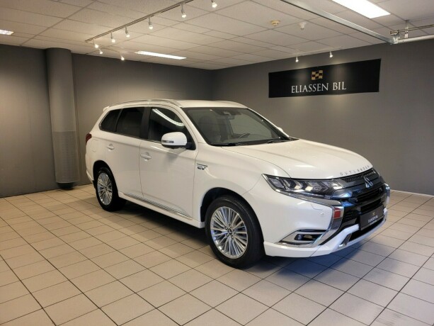 mitsubishi-outlander-plug-in-petrol-2019-big-0