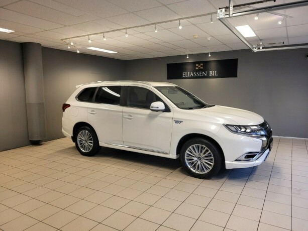 mitsubishi-outlander-plug-in-petrol-2019-big-2