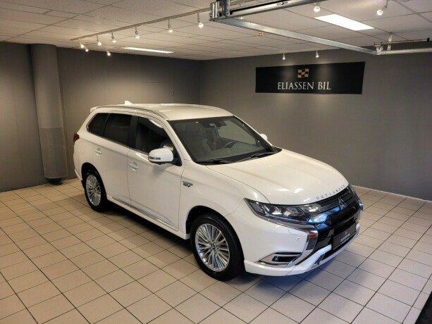 mitsubishi-outlander-plug-in-petrol-2019-big-1