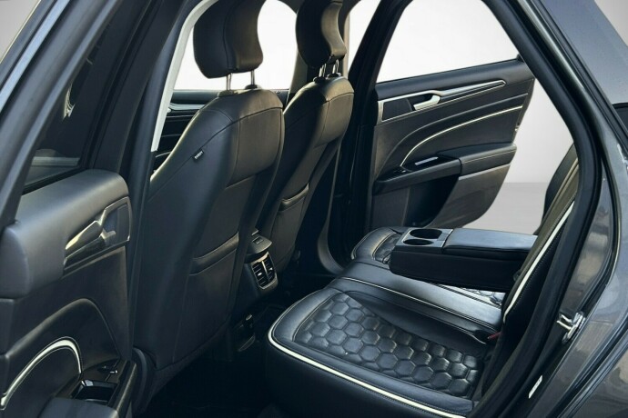 ford-mondeo-elektrisitetbensin-2019-big-14