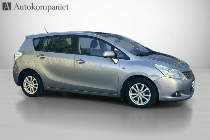toyota-verso-bensin-2011-big-5