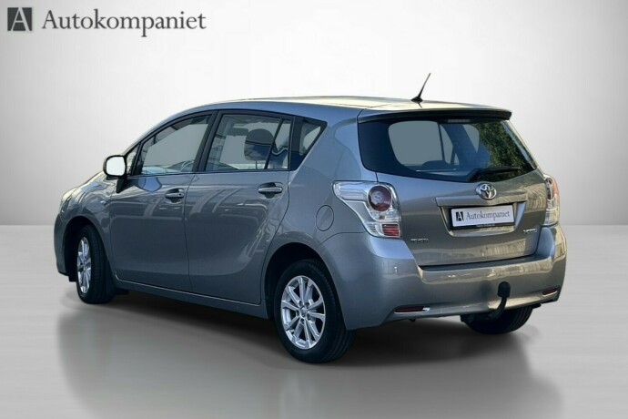 toyota-verso-bensin-2011-big-2