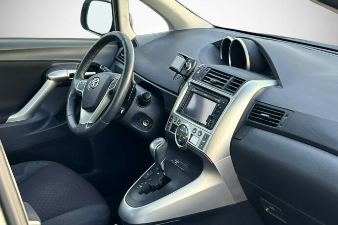 toyota-verso-bensin-2011-big-7