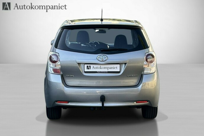 toyota-verso-bensin-2011-big-3