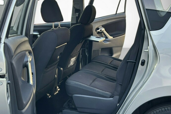 toyota-verso-bensin-2011-big-13
