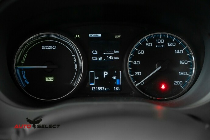 mitsubishi-outlander-elektrisitetbensin-2017-big-30