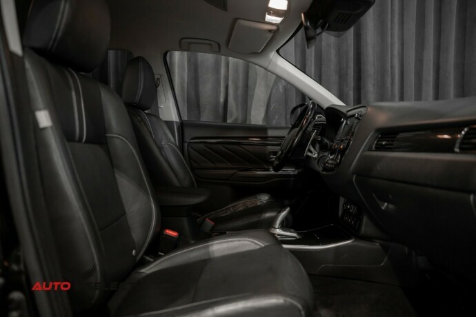 mitsubishi-outlander-elektrisitetbensin-2017-big-17