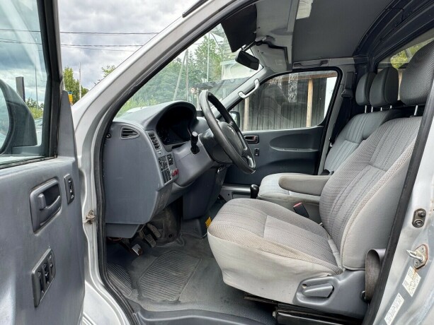 toyota-hiace-diesel-2007-big-10