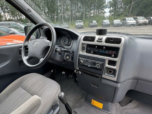 toyota-hiace-diesel-2007-big-11