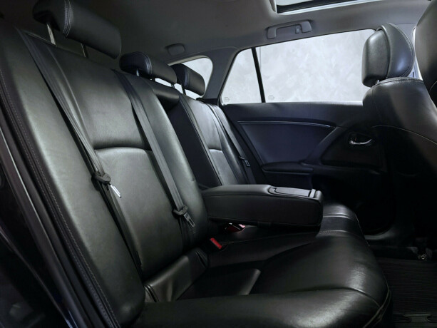 toyota-avensis-bensin-2009-big-4