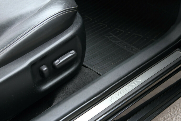toyota-avensis-bensin-2009-big-7