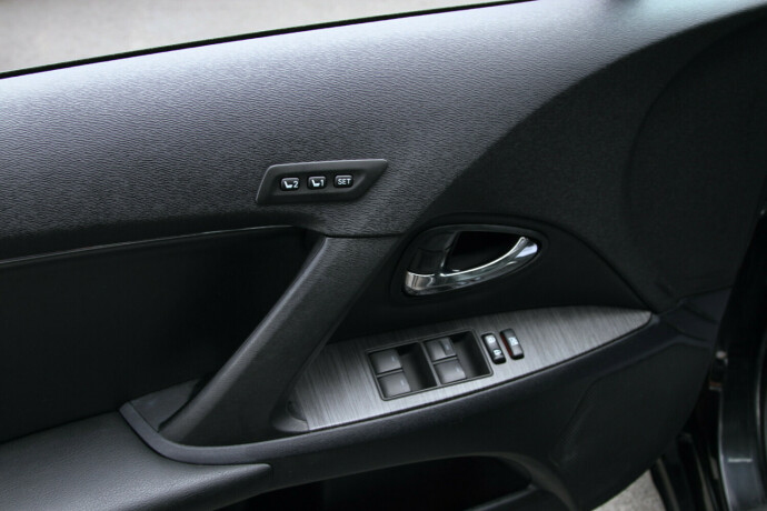 toyota-avensis-bensin-2009-big-20