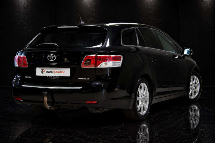 toyota-avensis-bensin-2009-big-1