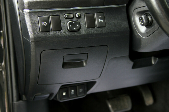 toyota-avensis-bensin-2009-big-17