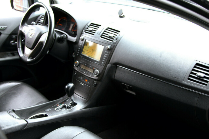 toyota-avensis-bensin-2009-big-8