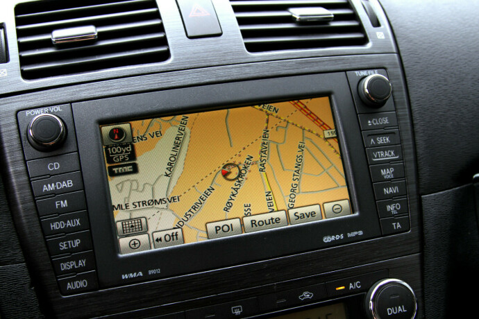 toyota-avensis-bensin-2009-big-9