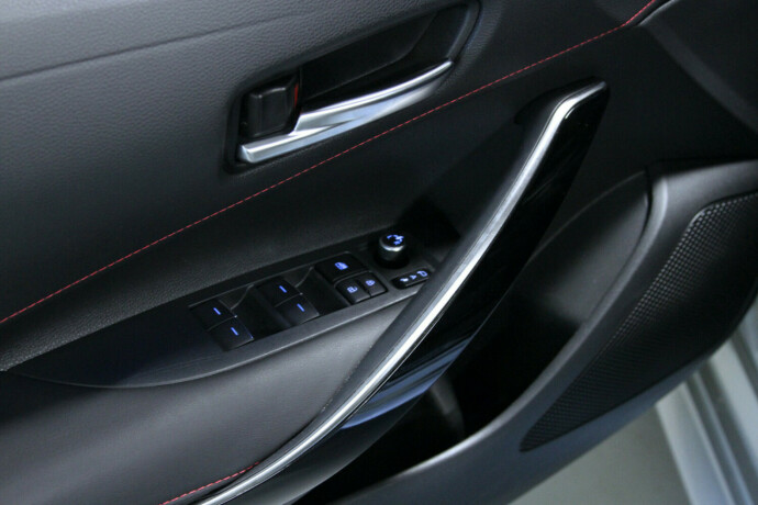 toyota-corolla-elektrisitetbensin-2020-big-20